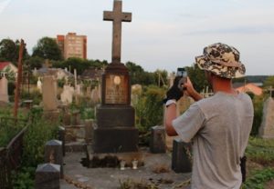 Почему нельзя фотографироваться на кладбище